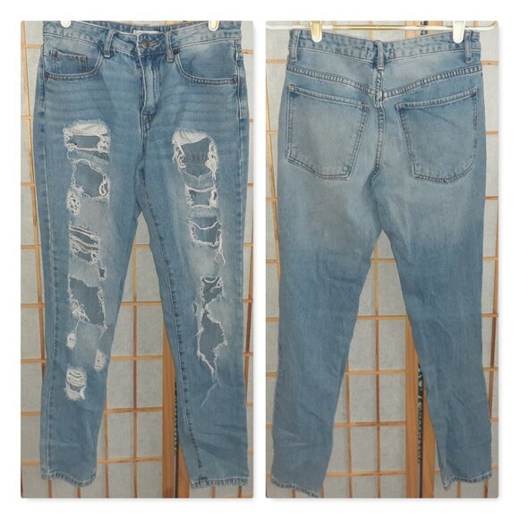 FOREVER 21 JEANS DISTRESSED SKINNY RIPPED DENIM DESTROYED-WOMENS SIZE 24 JR 0-2 - Picture 1 of 3